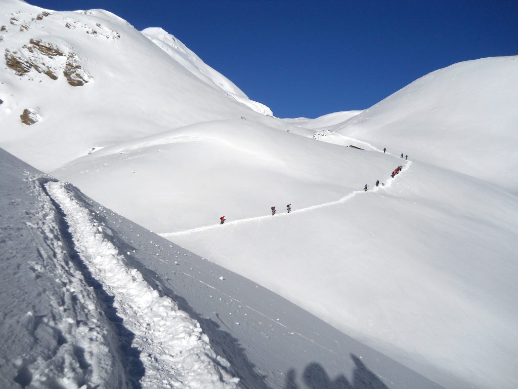 Trekking_trail_to_Thorong_Pass