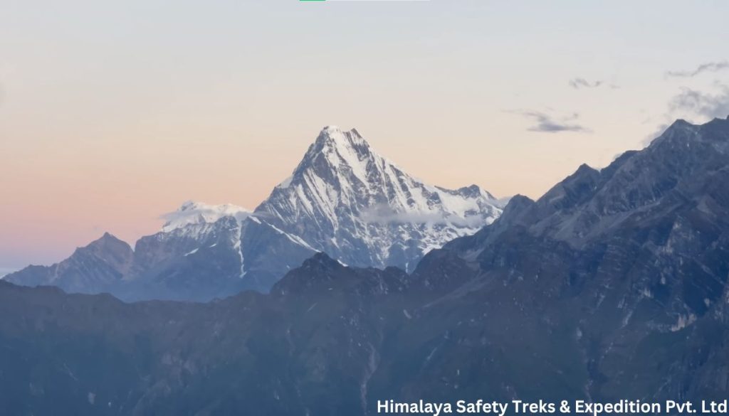 Mountain at the same level of the kori hill